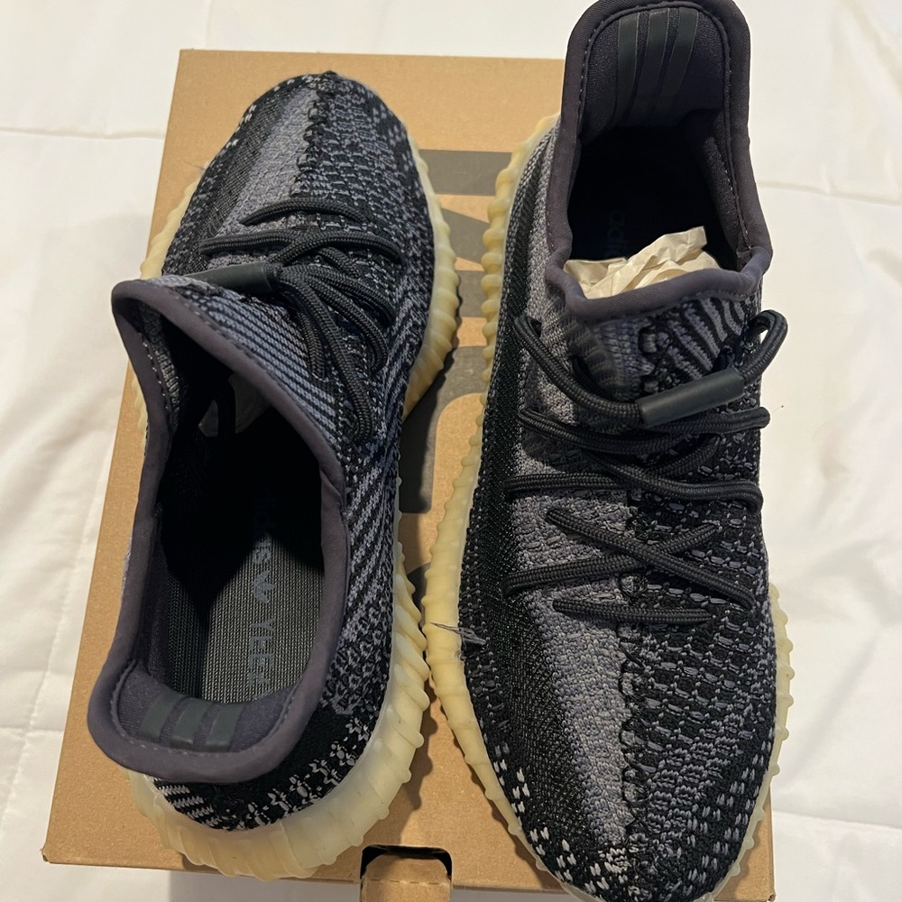 Yeezy Boost 350 V2 Carbons